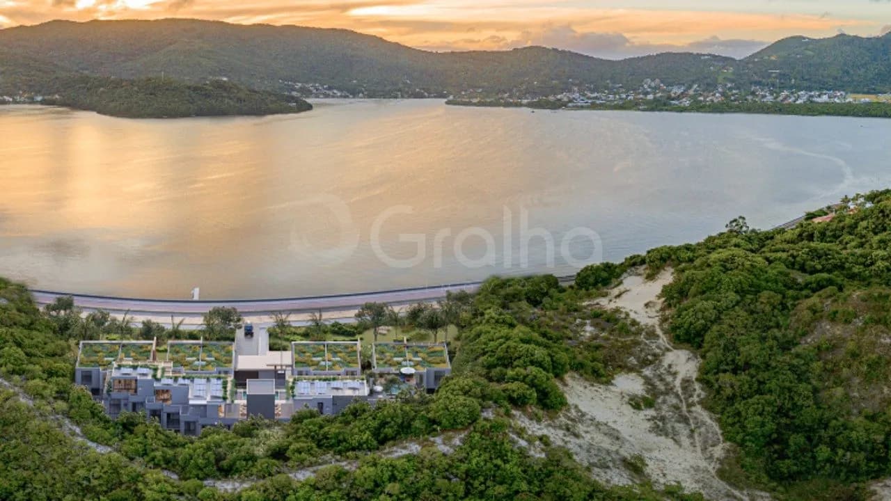 Casa de condomínio para venda com 3 dormitórios em Lagoa Da Conceição com 252 m² — foto principal