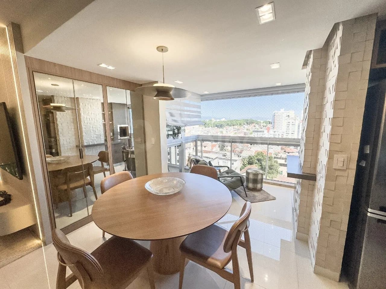 Apartamento para venda com 3 dormitórios em Agronômica com 90 m² — foto 2