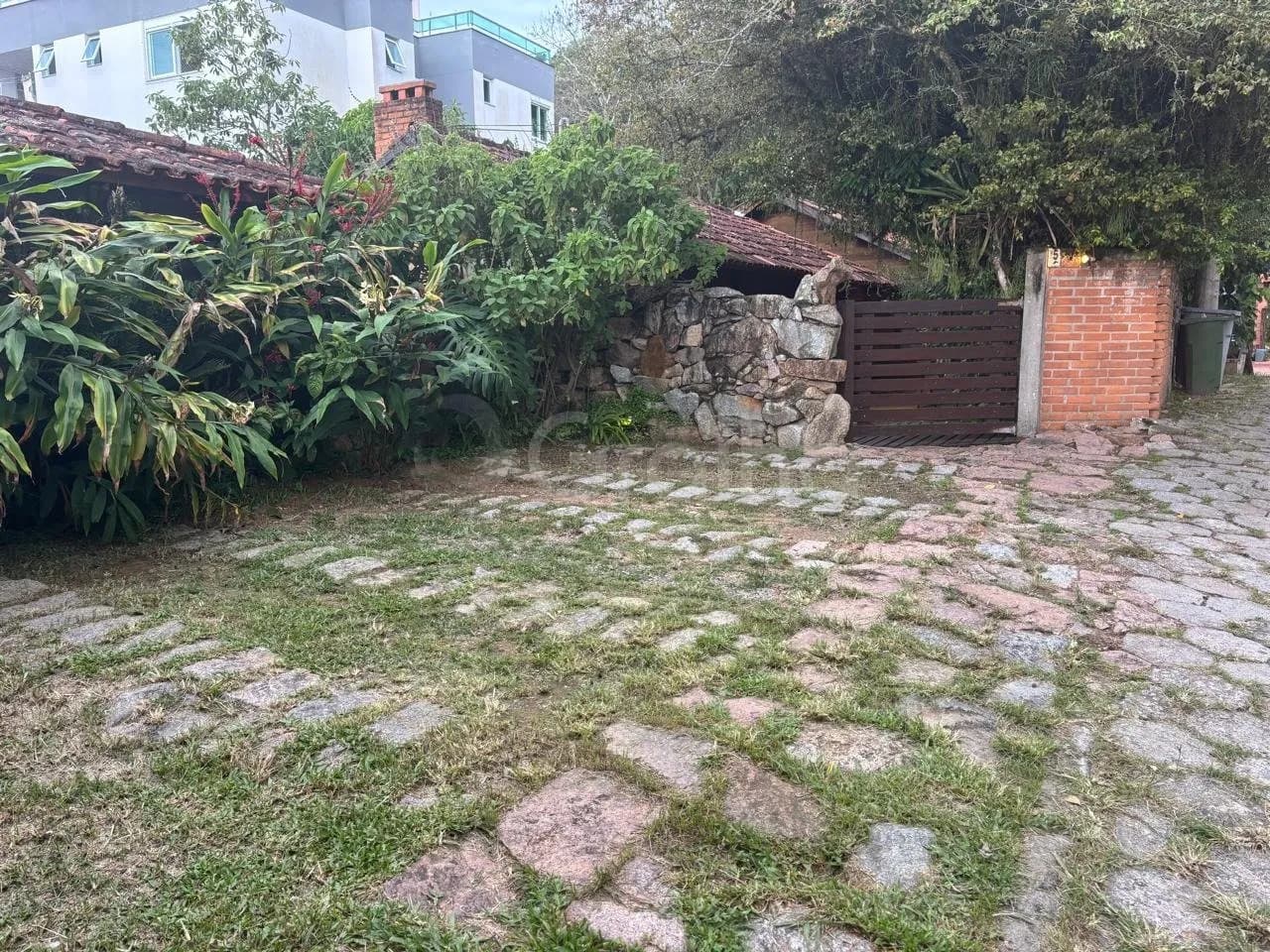 Terreno para venda em Jurerê com 413 m² — foto principal