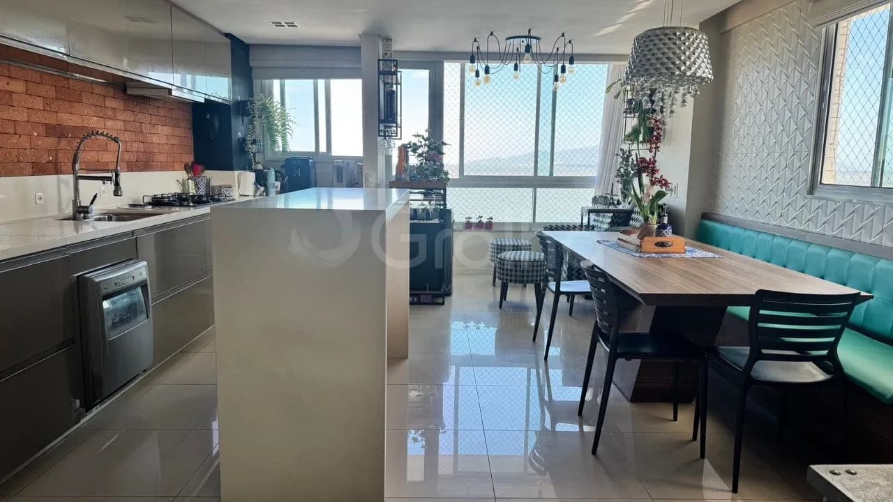 Apartamento para venda com 3 dormitórios em Coqueiros com 113 m² — foto principal