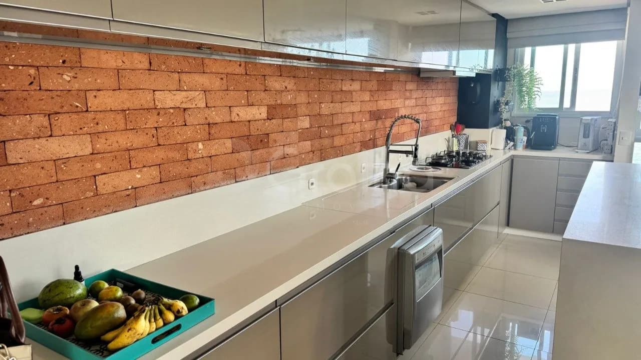 Apartamento para venda com 3 dormitórios em Coqueiros com 113 m² — foto 2