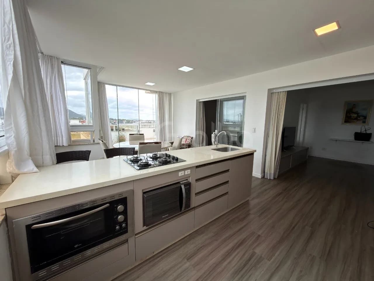 Apartamento para venda com 1 dormitório, em Campeche com 90 m² — foto 2