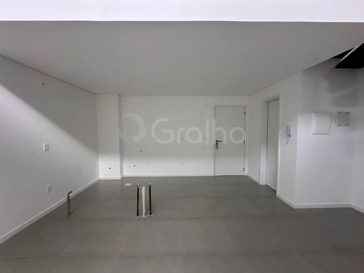 Loft para venda com 1 dormitório, em Ribeirão da Ilha com 66 m² — foto 2