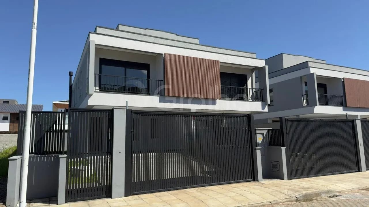 Casa para venda com 3 dormitórios em Rio Tavares com 175 m² — foto principal