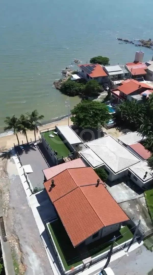 Casa para venda com 3 dormitórios em Praia De Fora com 273 m² — foto principal