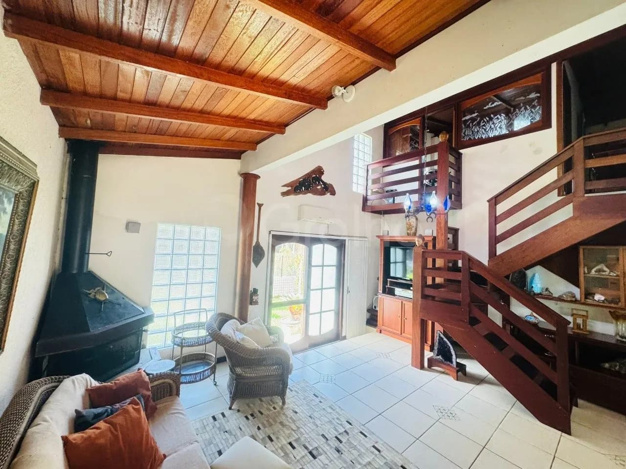 Casa para venda com 5 dormitórios em Daniela com 250 m²