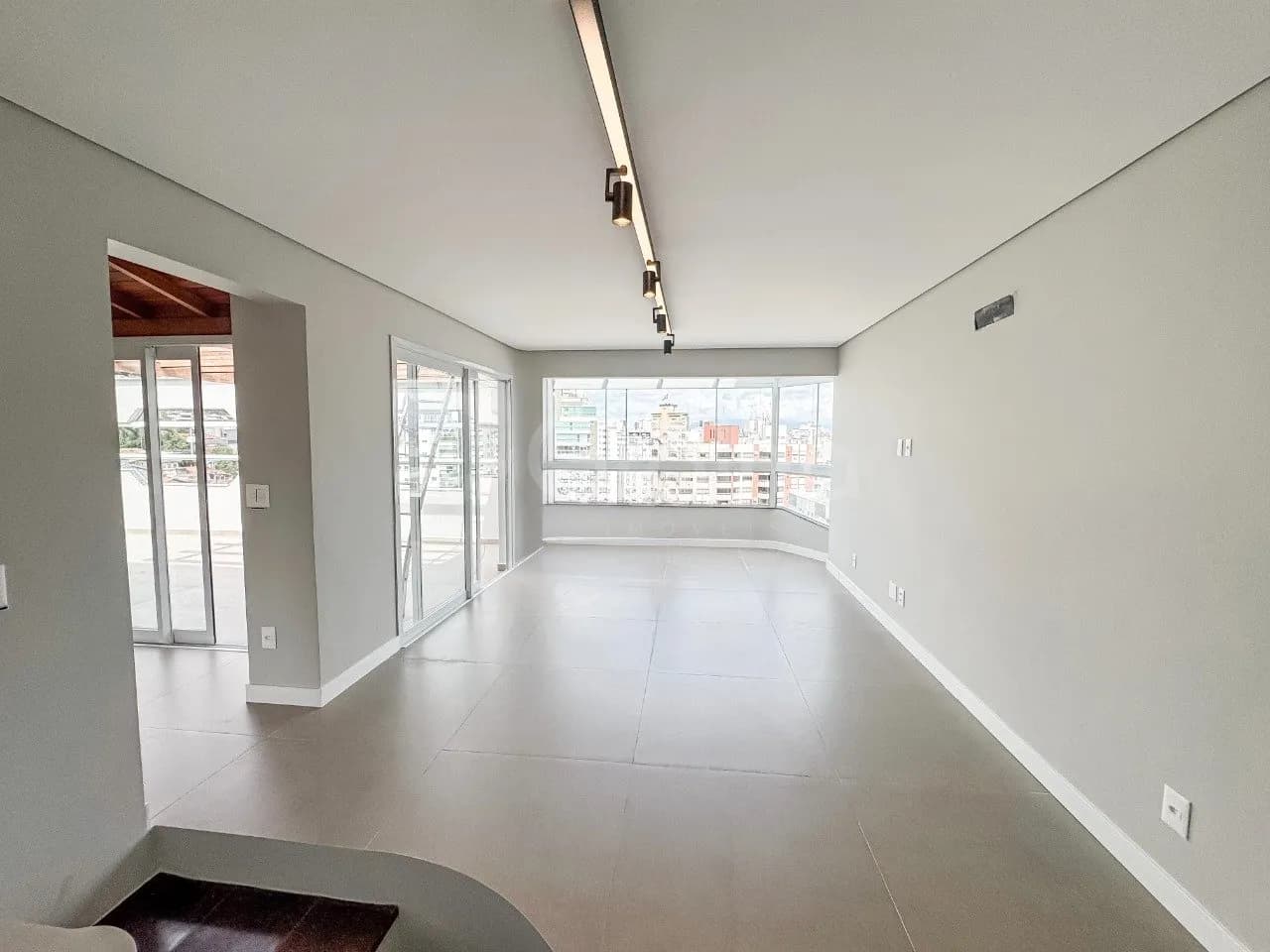Cobertura para venda com 3 dormitórios em Agronômica com 238 m² — foto 2
