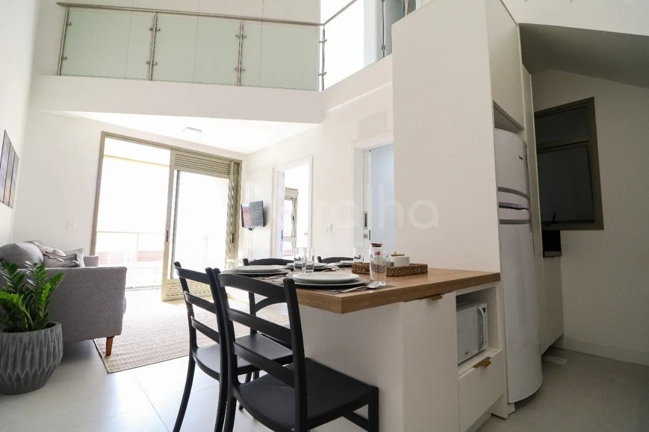 Apartamento duplex para venda com 2 dormitórios em Jurerê Internacional com 74 m² — foto principal