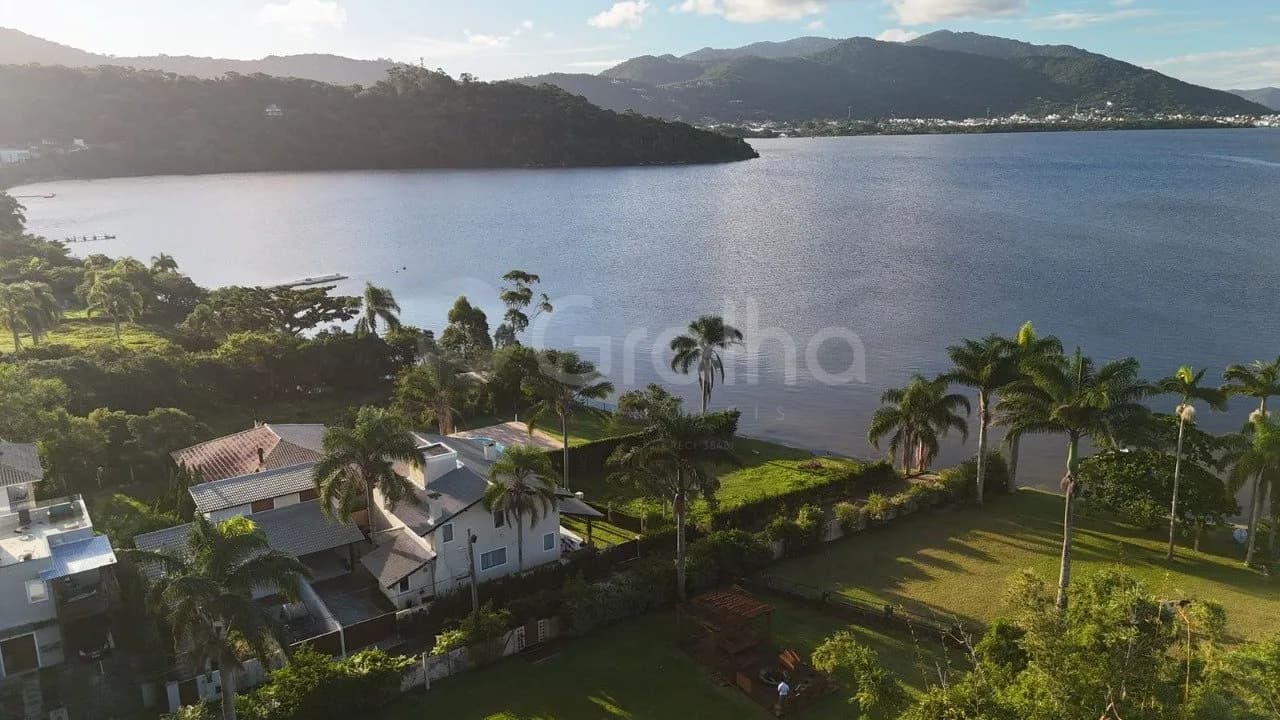 Casa para venda com 5 dormitórios em Lagoa Da Conceição com 320 m² — foto principal