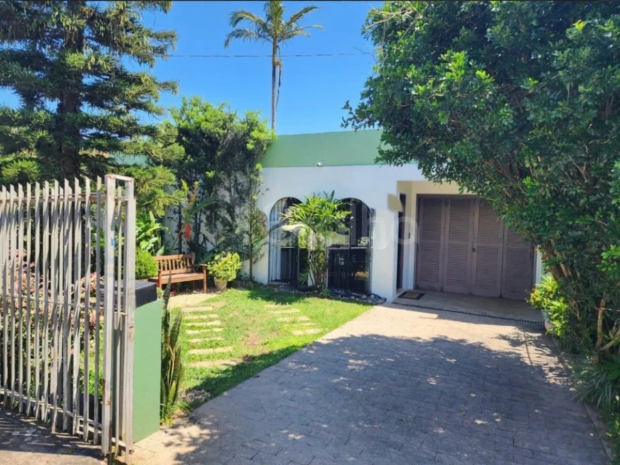 Casa para venda com 3 dormitórios em Bom Abrigo com 280 m²