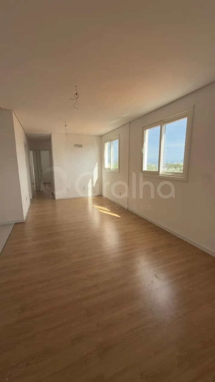 Apartamento para venda com 3 dormitórios em Coqueiros com 70 m² — foto 3