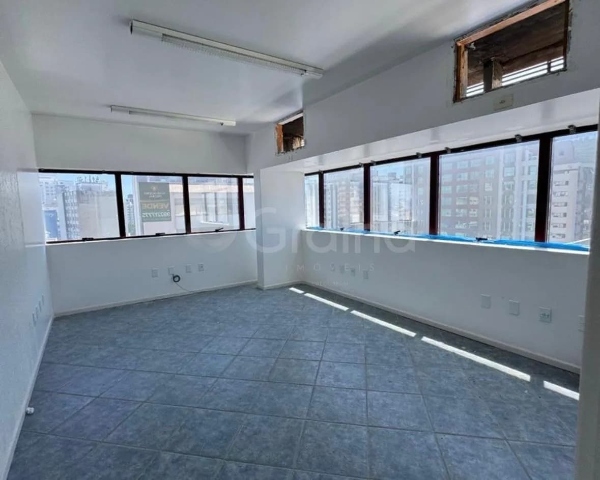 Sala comercial para venda em Centro com 42 m² — foto principal