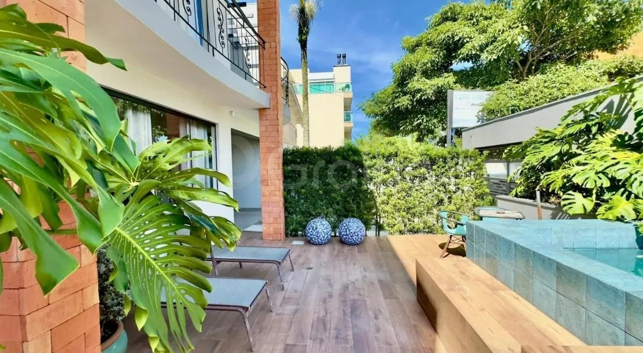 Hotel/pousada para venda em Canasvieiras com 143 m²