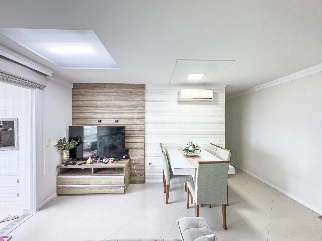 Apartamento para venda com 3 dormitórios em Kobrasol com 99 m² — foto principal