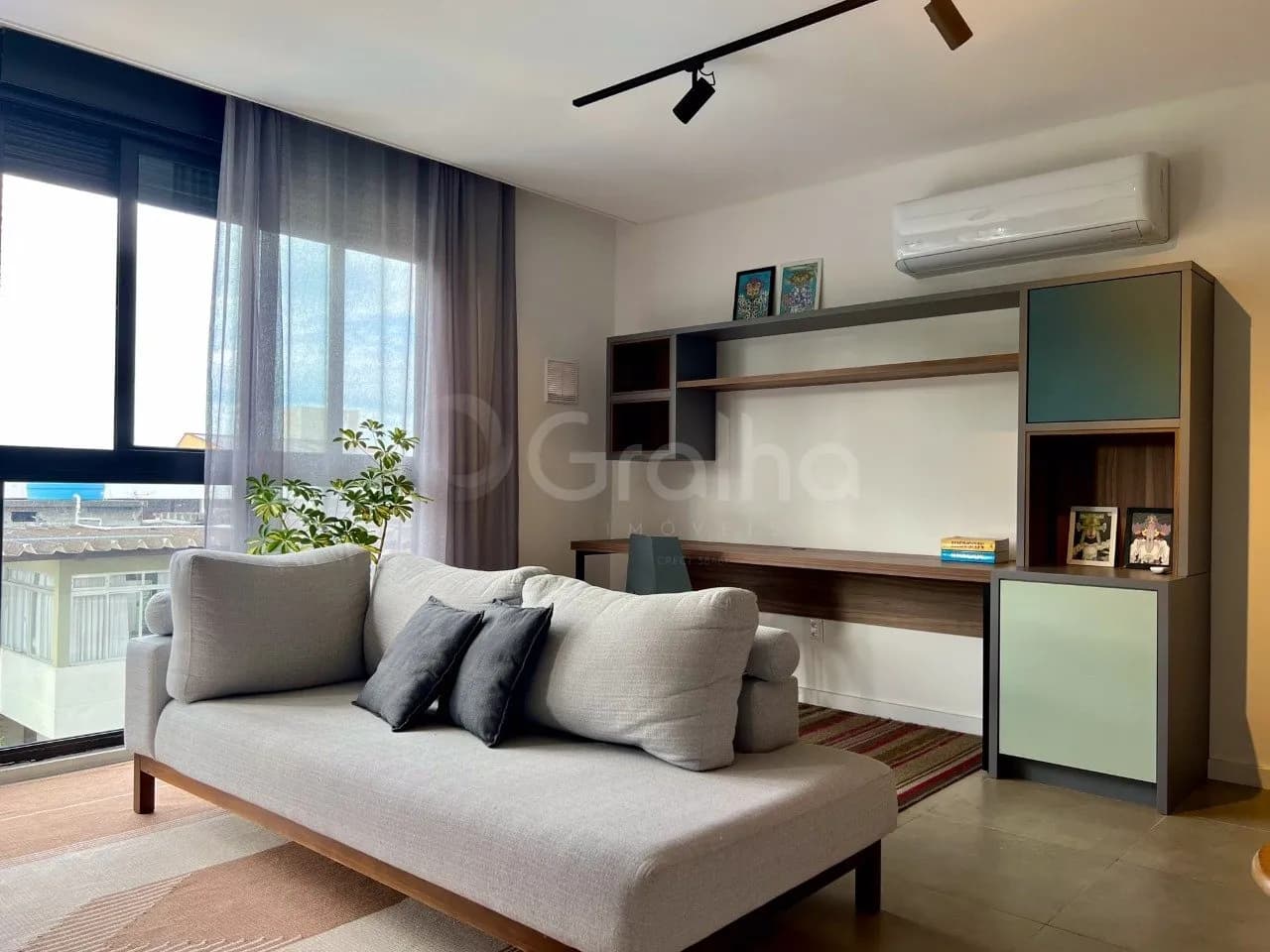 Apartamento para venda com 1 dormitório, em Coqueiros com 55 m² — foto 2