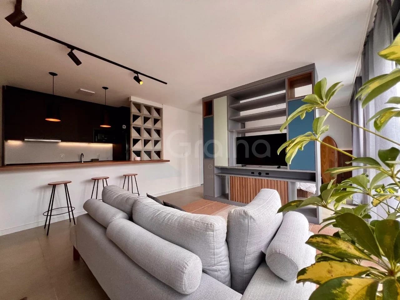 Apartamento para venda com 1 dormitório, em Coqueiros com 55 m² — foto 3
