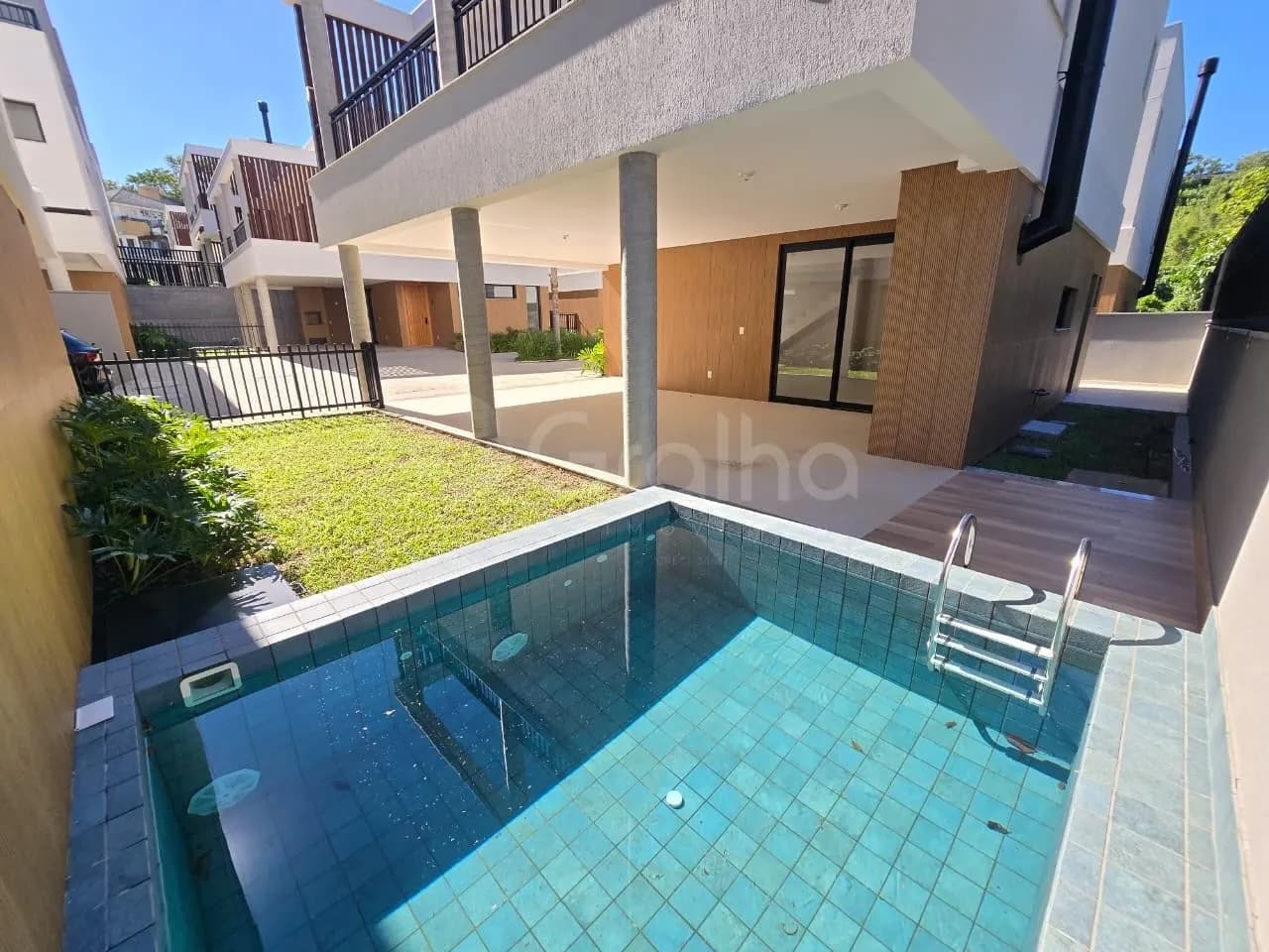 Casa para venda com 3 dormitórios em Cacupé com 230 m² — foto principal