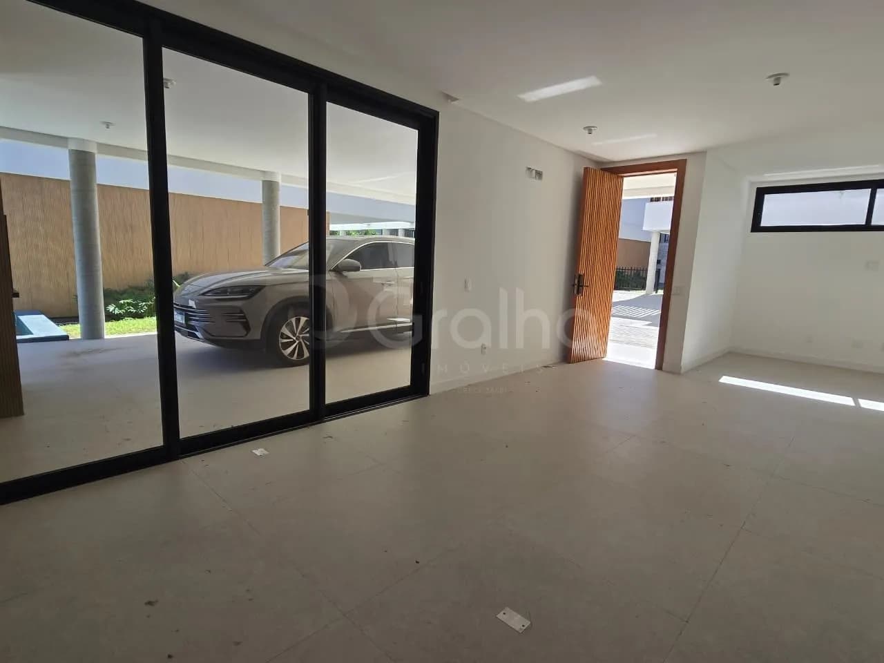Casa para venda com 3 dormitórios em Cacupé com 230 m² — foto 2