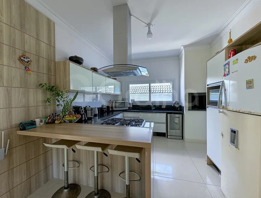 Casa para venda com 4 dormitórios em Pedra Branca com 368 m² — foto 2