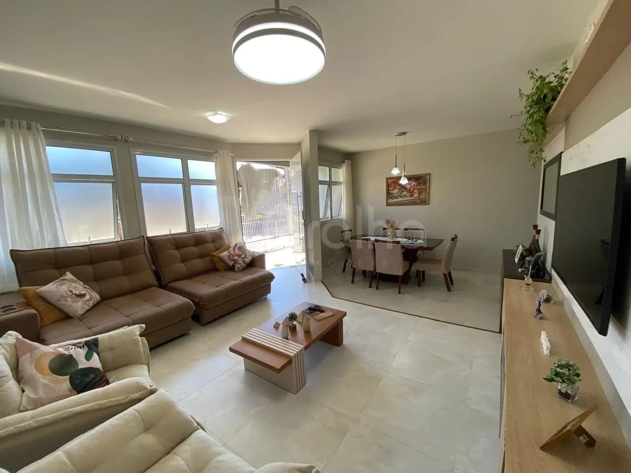 Casa para venda com 4 dormitórios em Santa Mônica com 197 m² — foto principal