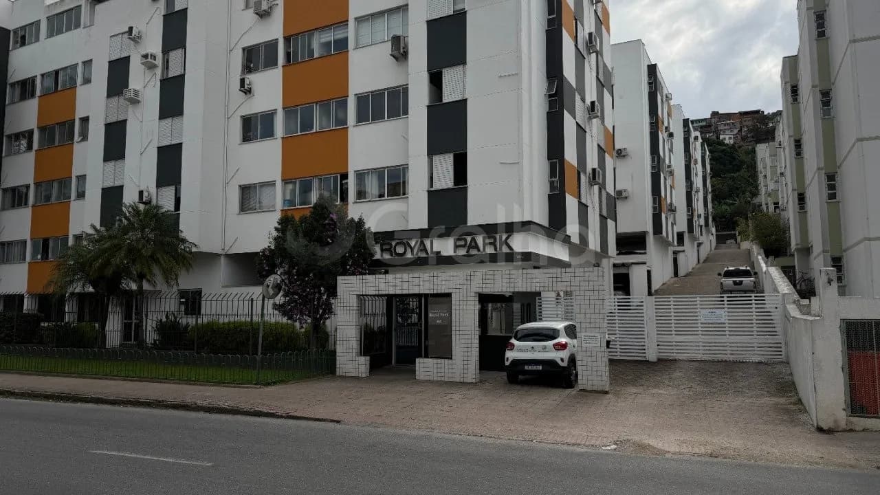 Apartamento para venda com 1 dormitório, em Carvoeira com 41 m²