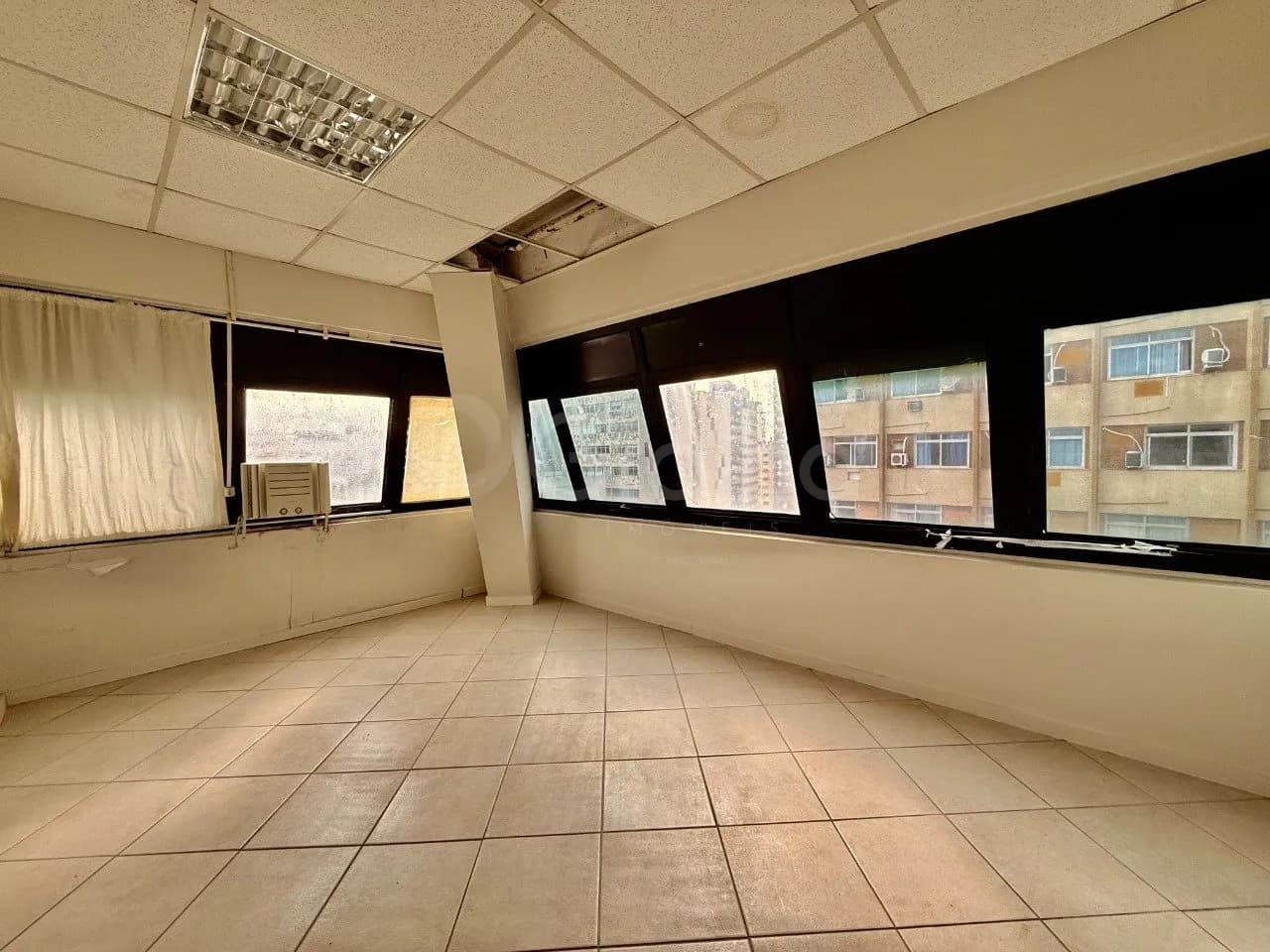 Sala comercial para venda em Centro com 109 m² — foto principal