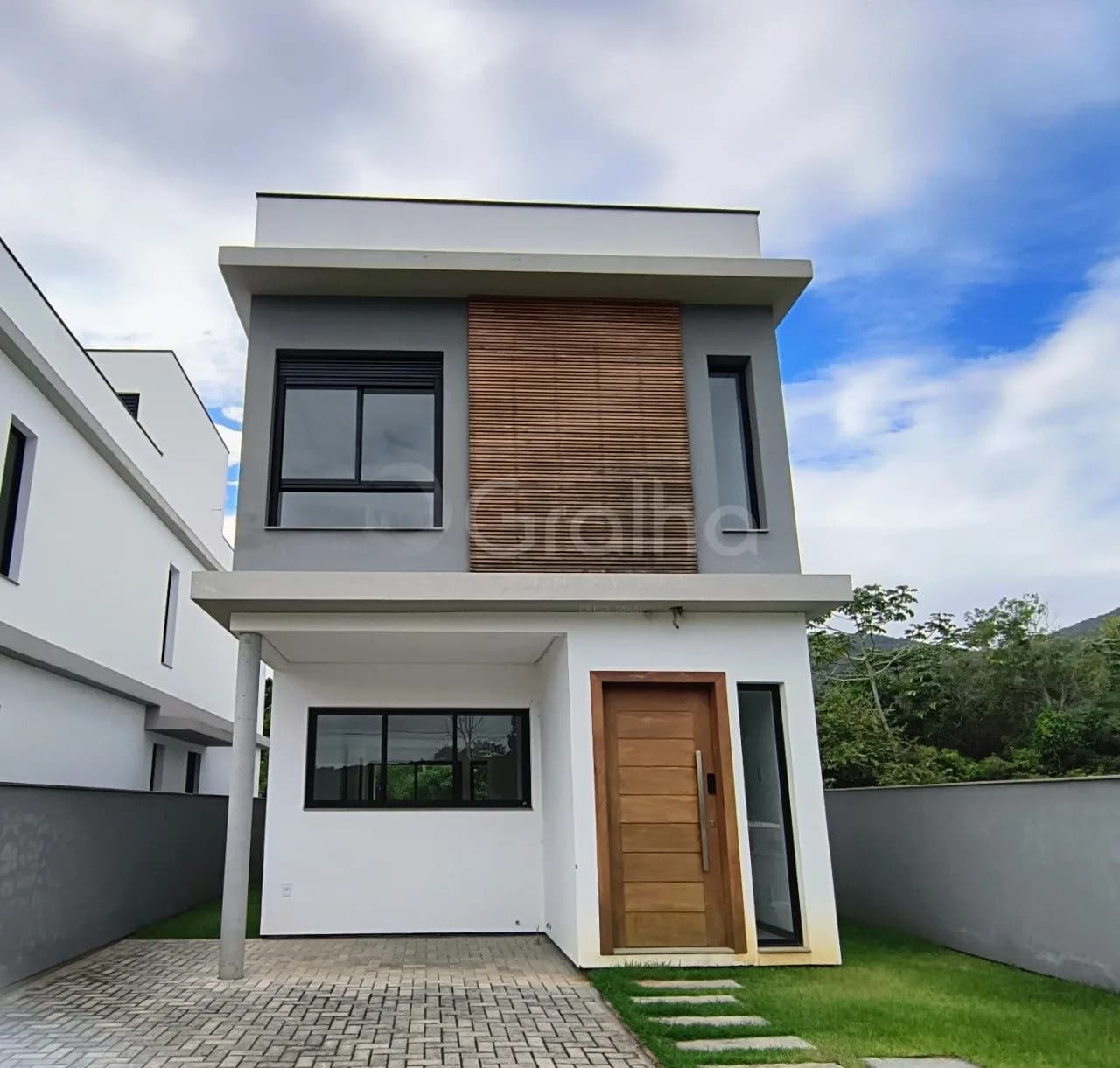 Casa para venda com 3 dormitórios em Ribeirão da Ilha com 165 m² — foto principal