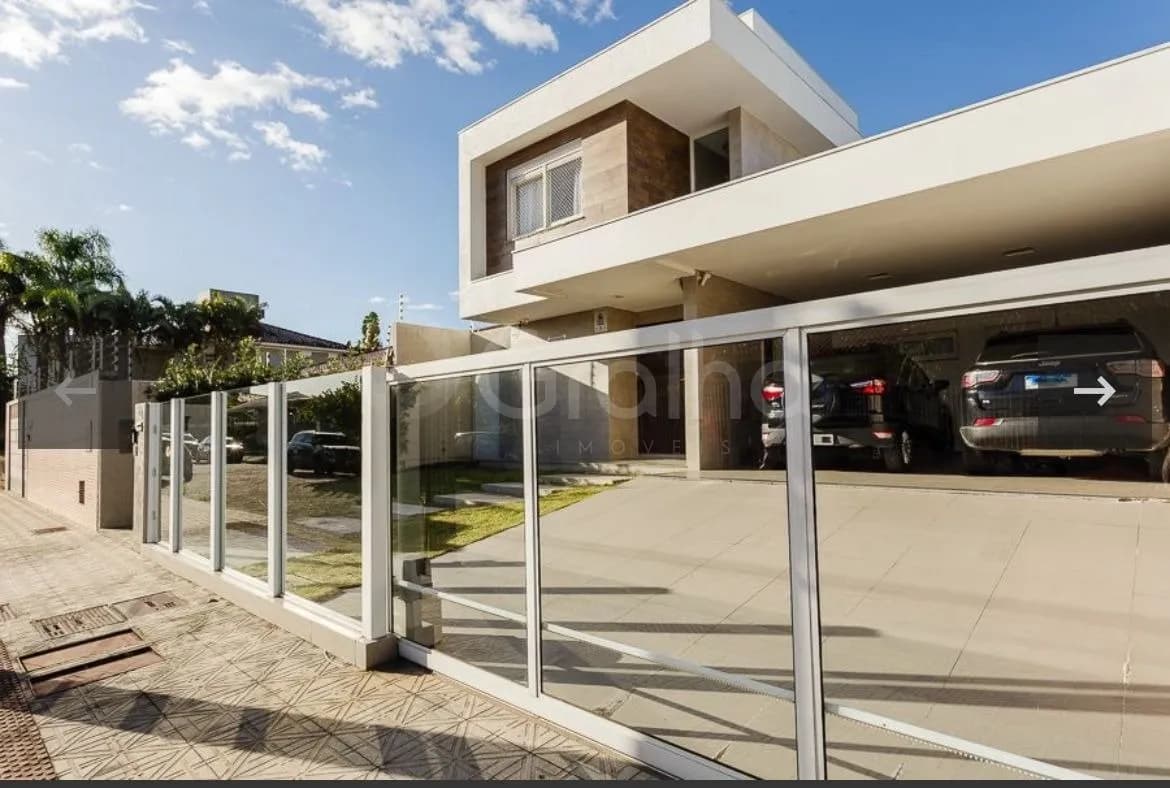 Casa para venda com 3 dormitórios em Santa Mônica com 276 m² — foto principal