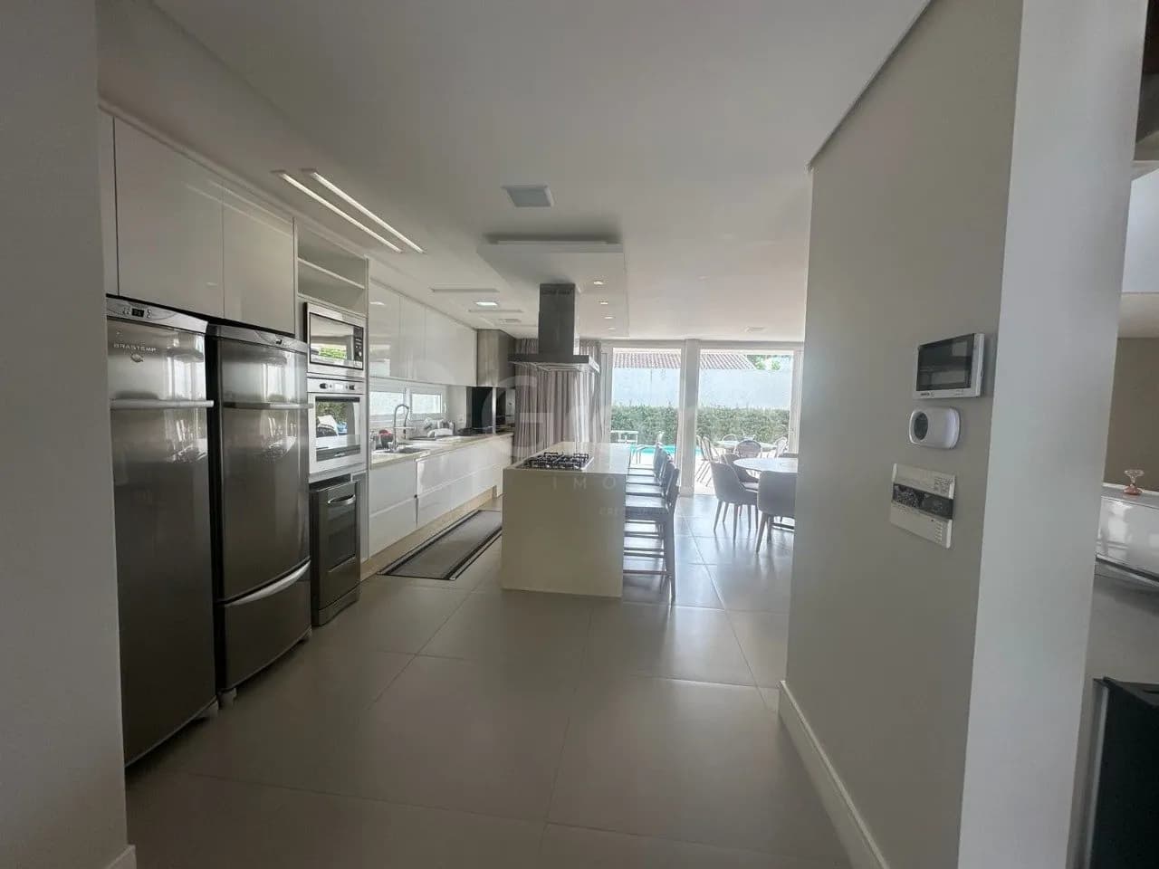 Casa para venda com 3 dormitórios em Santa Mônica com 276 m² — foto 2