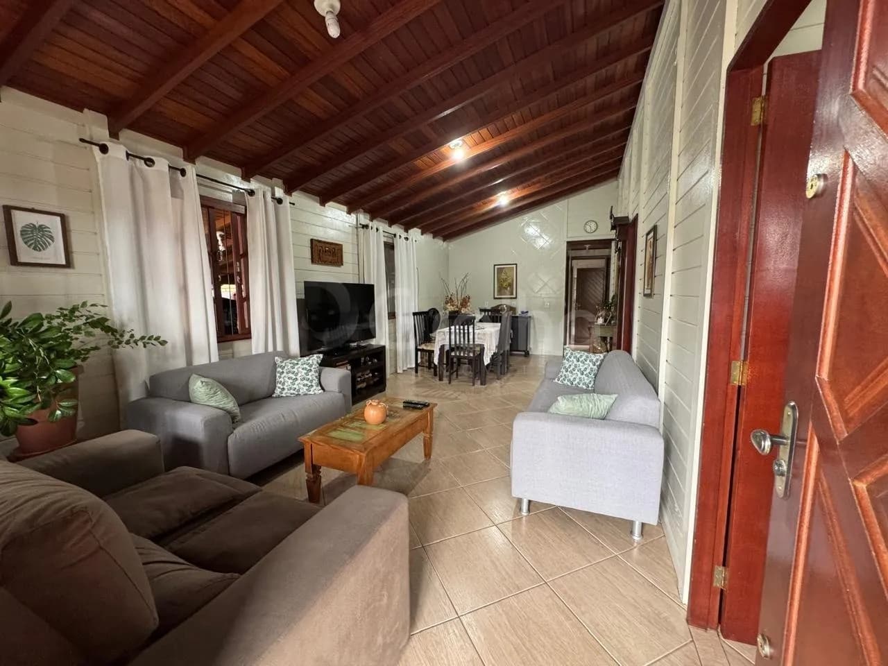 Casa para venda com 3 dormitórios em Praia De Fora com 170 m²
