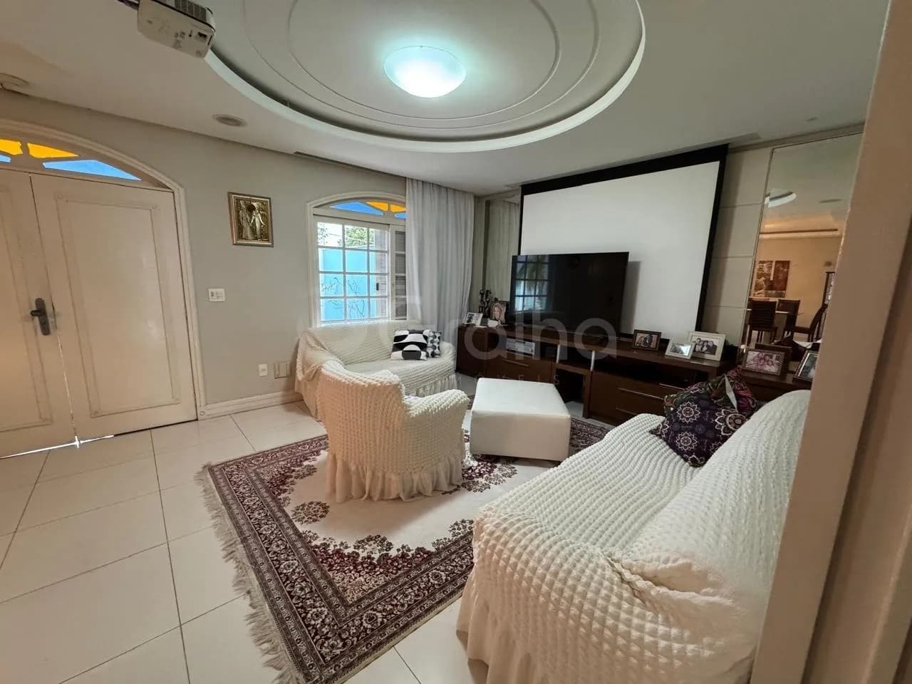 Casa para venda com 5 dormitórios em Coqueiros com 340 m² — foto principal