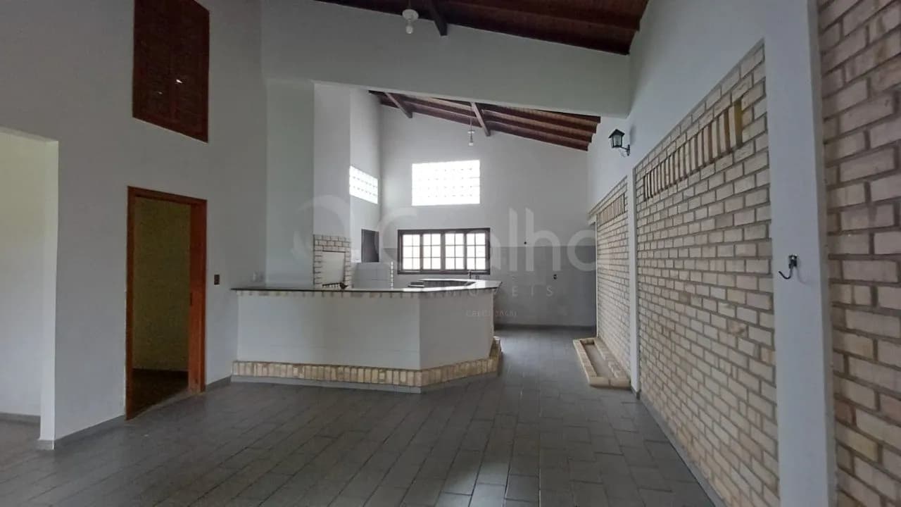 Casa para venda com 4 dormitórios em Daniela com 182 m² — foto principal