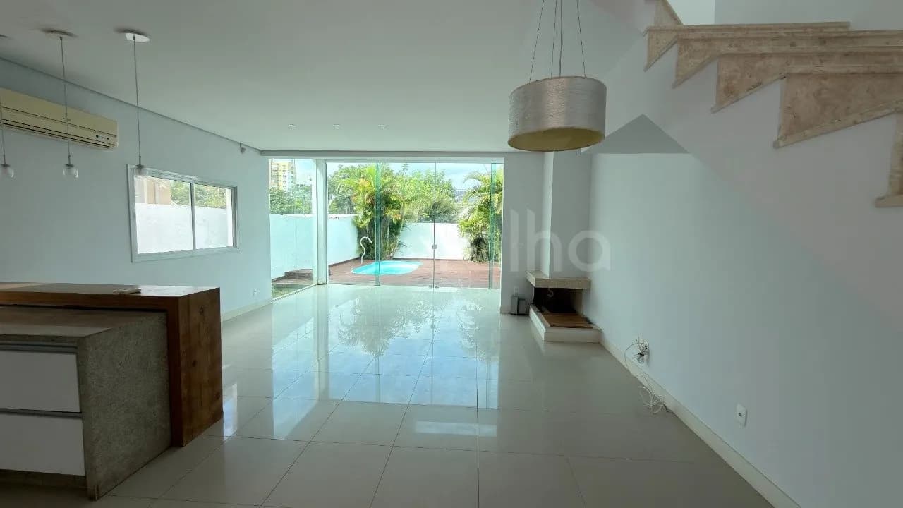 Casa para venda com 3 dormitórios em Santa Mônica com 183 m² — foto principal