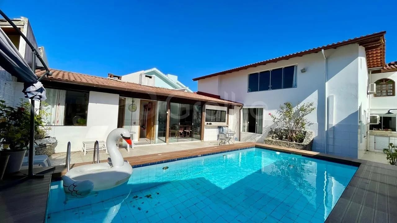 Casa para venda com 4 dormitórios em Itacorubi com 250 m² — foto principal