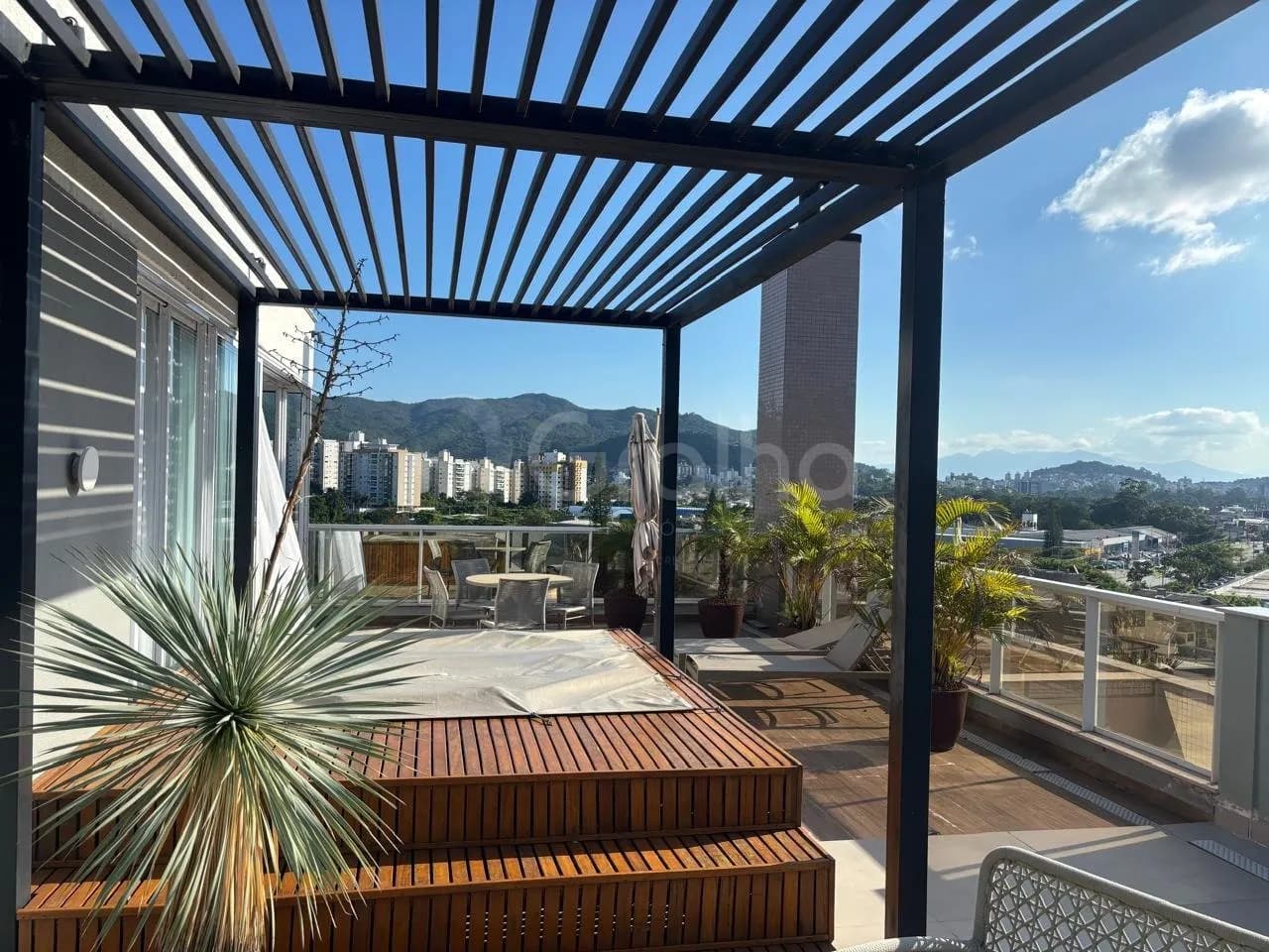 Cobertura para venda com 3 dormitórios em Itacorubi com 188 m² — foto principal