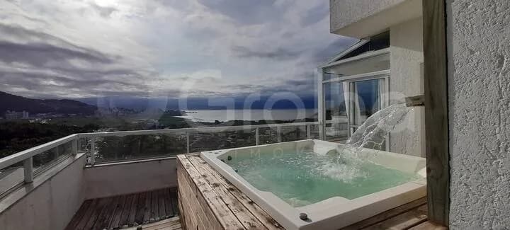 Cobertura para venda com 3 dormitórios em Itacorubi com 176 m² — foto 2