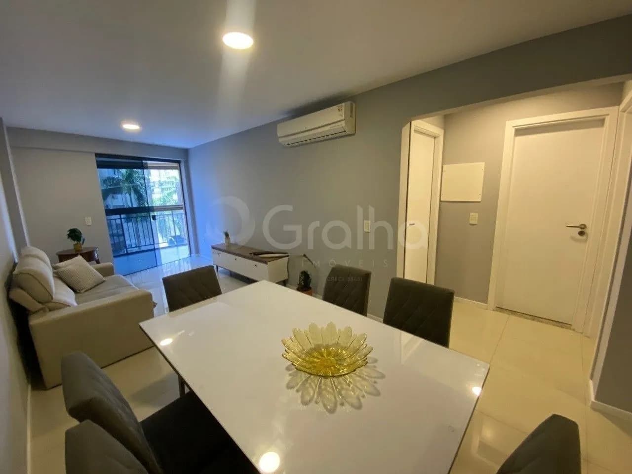 Apartamento para venda com 2 dormitórios em Agronômica com 82 m² — foto principal