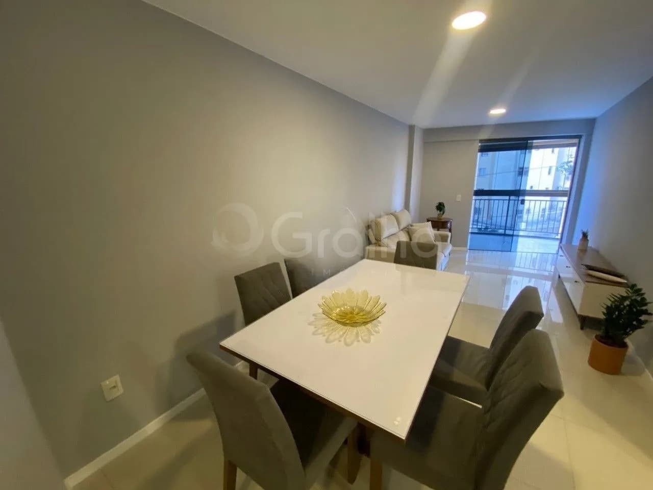 Apartamento para venda com 2 dormitórios em Agronômica com 82 m² — foto 2