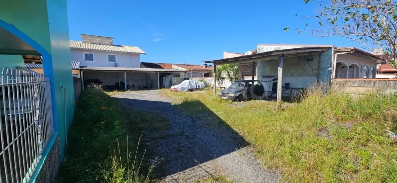Terreno para venda em Carianos com 362 m² — foto principal