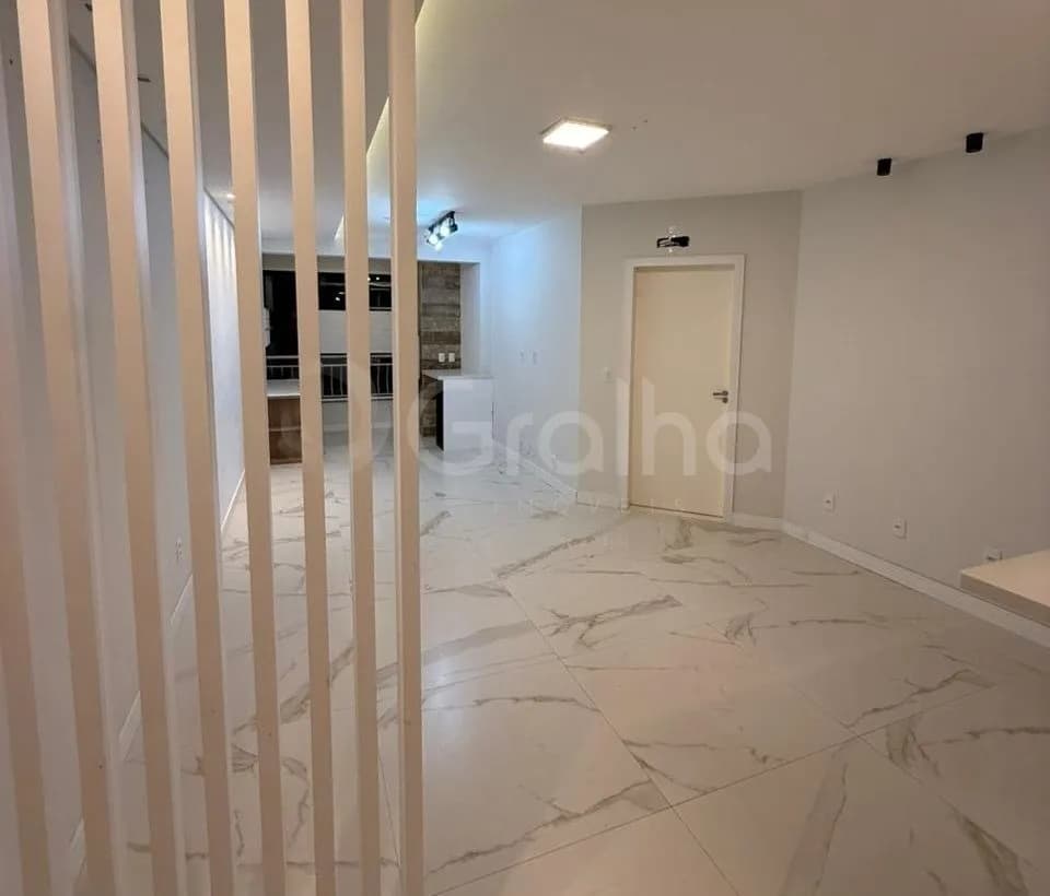 Apartamento para venda com 2 dormitórios em Coqueiros com 81 m² — foto 2