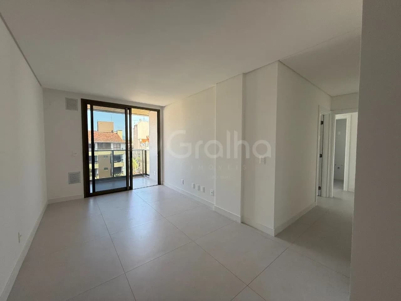 Apartamento para venda com 2 dormitórios em Jurerê com 69 m² — foto principal