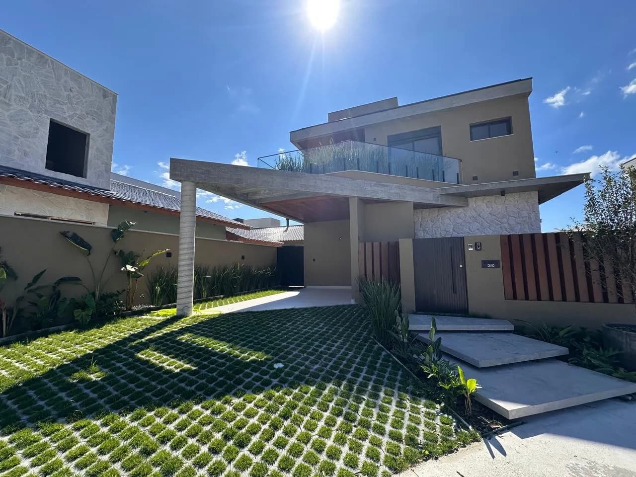 Casa para venda com 4 dormitórios em Campeche com 244 m² — foto principal