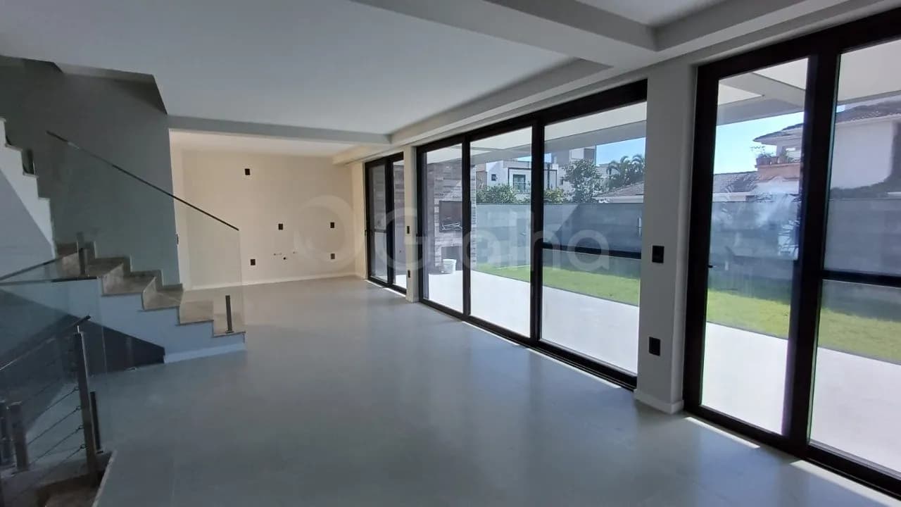 Casa para venda com 3 dormitórios em Jurerê com 248 m² — foto principal