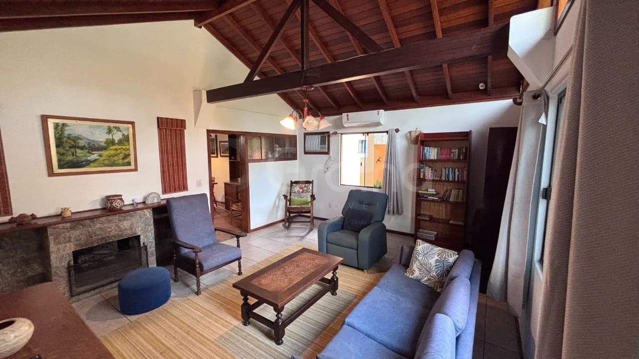 Casa para venda com 5 dormitórios em Açores com 250 m² — foto principal