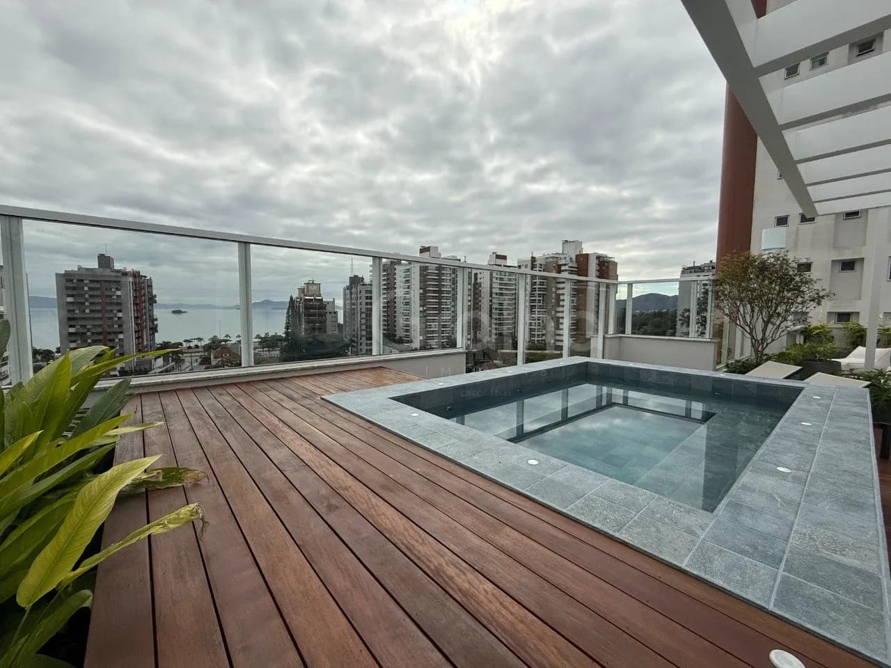 Estúdio para venda com 1 dormitório, em Agronômica com 37 m² — foto principal