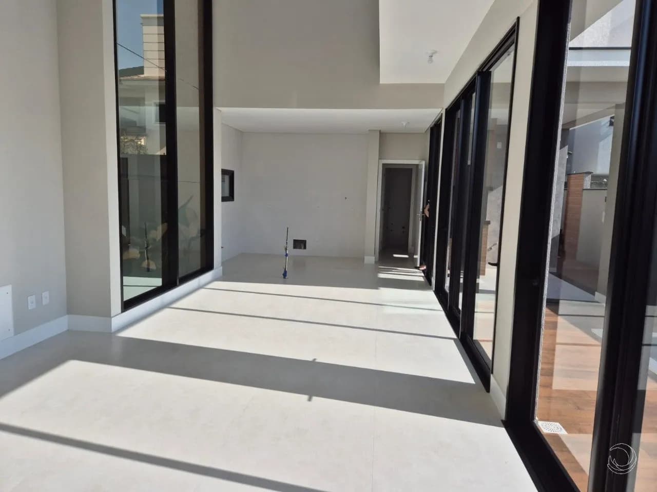 Casa para venda com 4 dormitórios em Ingleses Do Rio Vermelho com 215 m² — foto principal