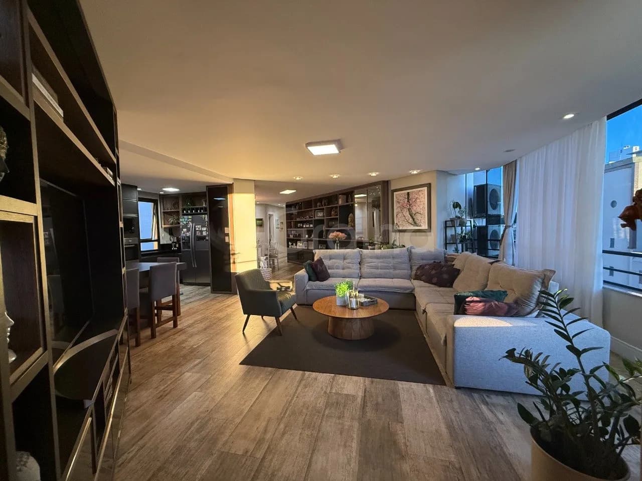 Apartamento para venda com 4 dormitórios em Agronômica com 206 m² — foto principal