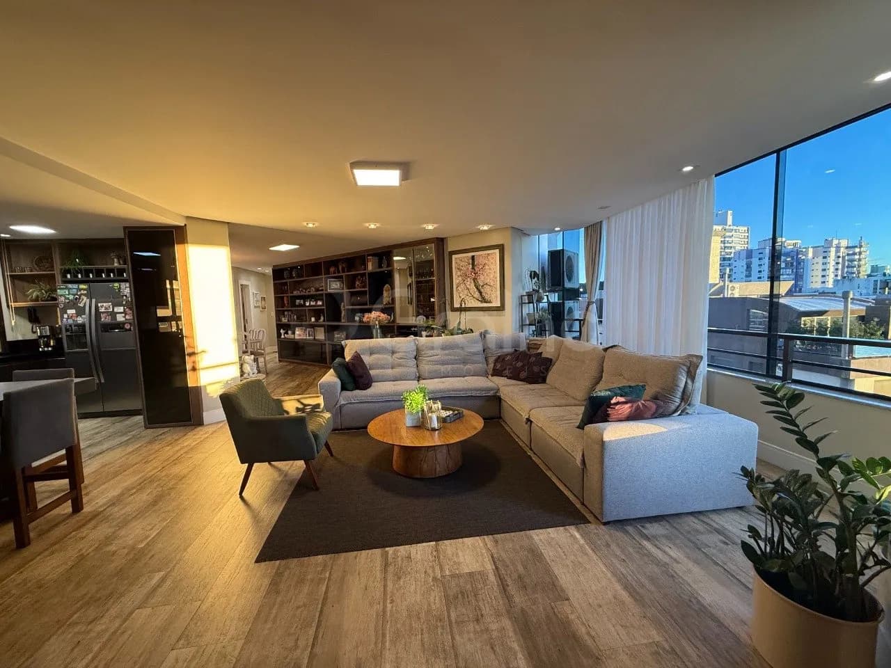 Apartamento para venda com 4 dormitórios em Agronômica com 206 m² — foto 2