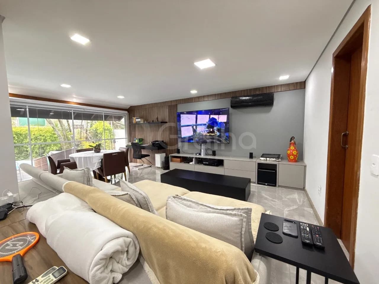 Casa de condomínio para venda com 4 dormitórios em Saco Grande com 370 m² — foto principal