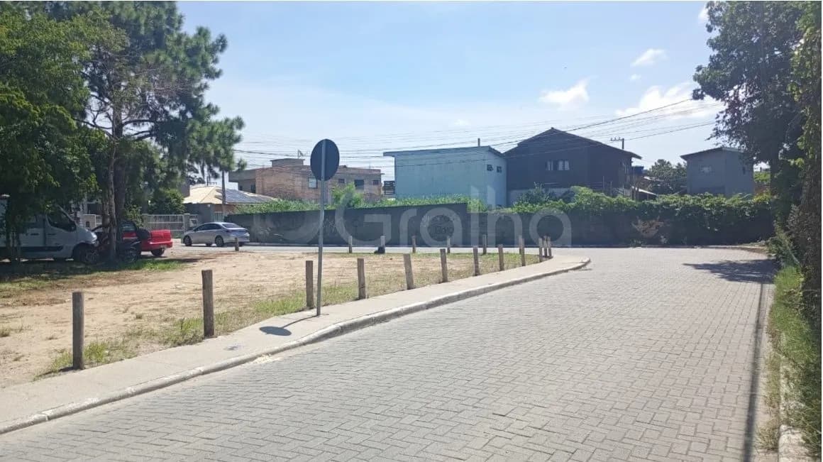 Terreno para venda em Campeche com 1618 m² — foto principal